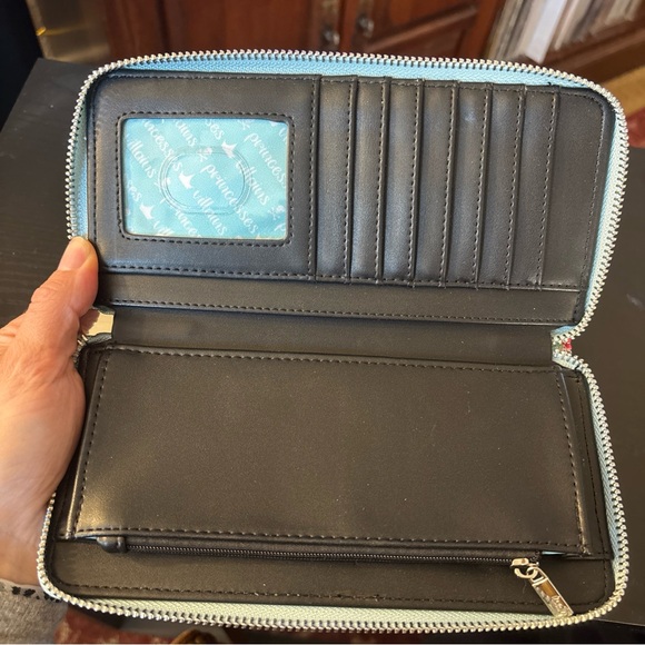 Loungefly Disney Princess & Villains Zip Around Large Wallet 2 Sided EUC - Picture 4 of 6